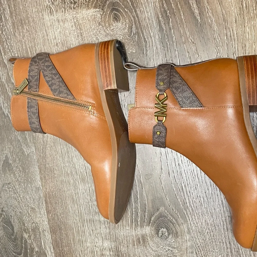 Michael Kors Women's Farrah Flat Brown‎ Ankle Booties Size 6.5
